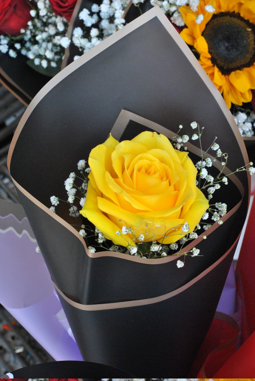 Rosa amarilla individual
